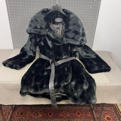 TAHARI Women's BLACK Faux Fur with Belt. CUTE!! 