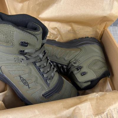 Men's KEEN Reno's Brand NEW in the Box OLIVE Color Size 10-1/2