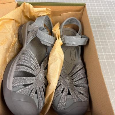 Women KEEN Sandel ROSE new in the Box