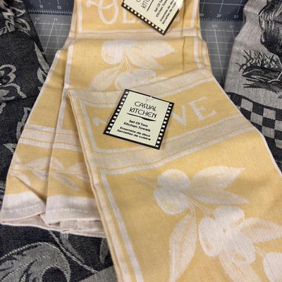 (6) NEW SETS OF Kitchen Towels See Photo