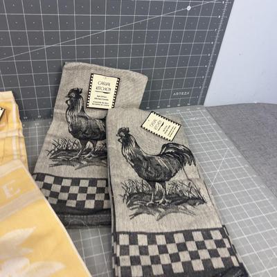 (6) NEW SETS OF Kitchen Towels See Photo