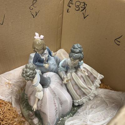LLADRO No. 1492 (3) Girls with Umbrella WOW!!! This is Lovely 