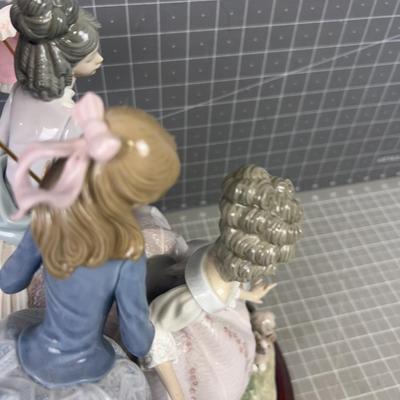 LLADRO No. 1492 (3) Girls with Umbrella WOW!!! This is Lovely 