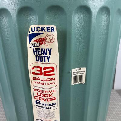 CLEAN Green 32 Gallon Trash Can