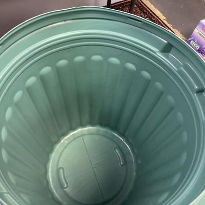 CLEAN Green 32 Gallon Trash Can