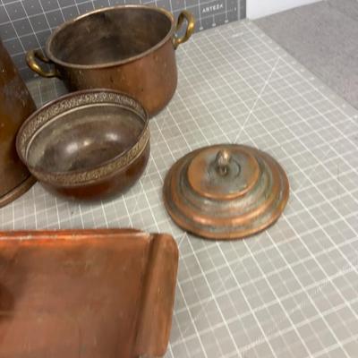 Mixed Lot of Copper Items: Bowls, Buckets and Trays 