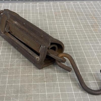 Gifford Wood Cast Iron and Spring Scale 200# 