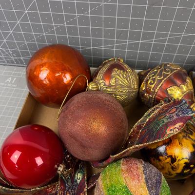 2 Tray of Unique Bulbs, FUN Variety