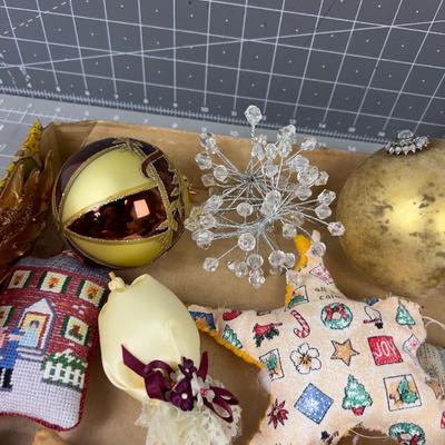 Mixed Lot of Ornaments 
