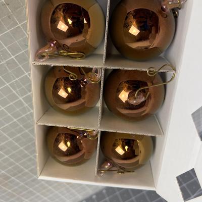6 Cute Made in SWITZERLAND Glass Bulbs. Small. NEAT! 