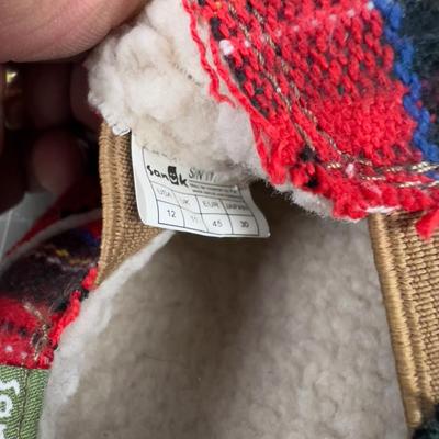 MEN'S SANUK Plaid Slippers Red Tartan Size 12 