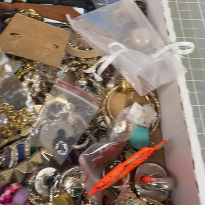Tray of Costume Jewelry- Mostly Earrings and Pins