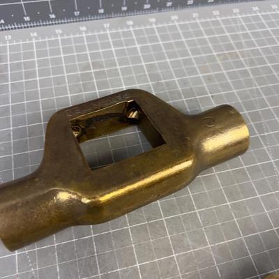 BRASS Cleet for the Ship Rope and Unknow Brass Part