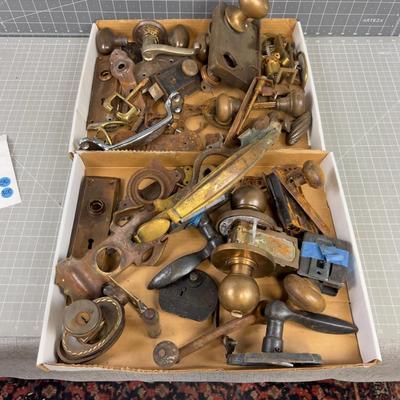 Door Knobs and Drawer Pulls 