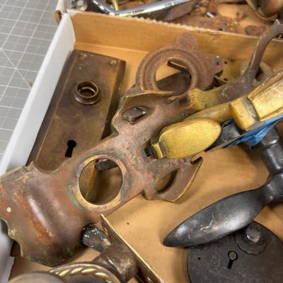 Door Knobs and Drawer Pulls 