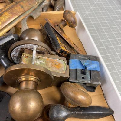Door Knobs and Drawer Pulls 