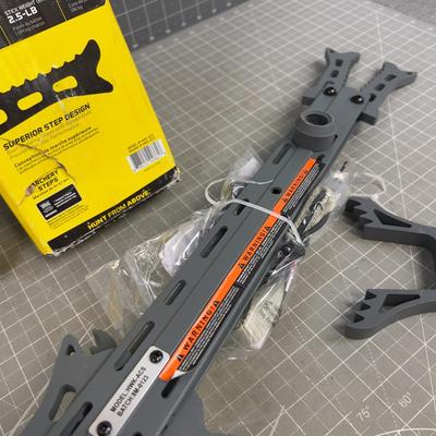 (2) HELIUM HAWK Climbing Sticks