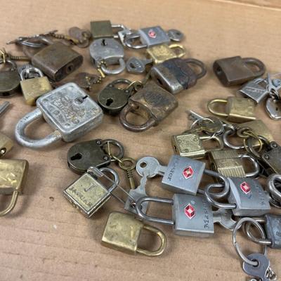 Little Pad Locks Some with Keys