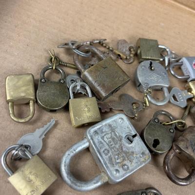 Little Pad Locks Some with Keys