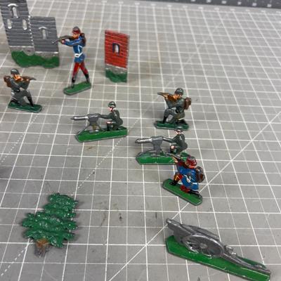 Vintage Lead Army Men