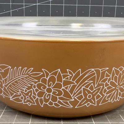 PYREX ROUND Baking Dish with Lid, "Woodland Brown" Pattern Color