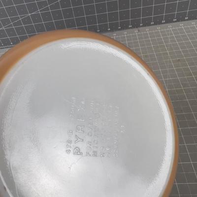 PYREX ROUND Baking Dish with Lid, "Woodland Brown" Pattern Color