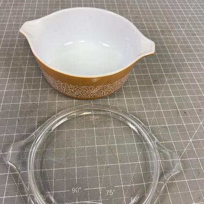 PYREX ROUND Baking Dish with Lid, "Woodland Brown" Pattern Color