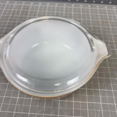 PYREX ROUND Baking Dish with Lid, "Woodland Brown" Pattern Color