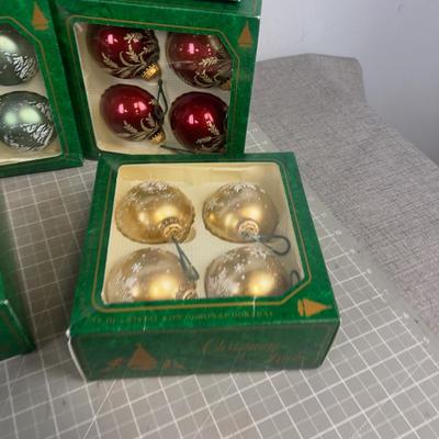 NEW 12 Packs of PRETTY Christmas Tree Bulbs