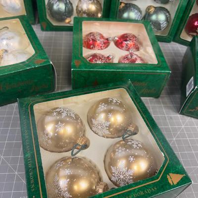 NEW 12 Packs of PRETTY Christmas Tree Bulbs