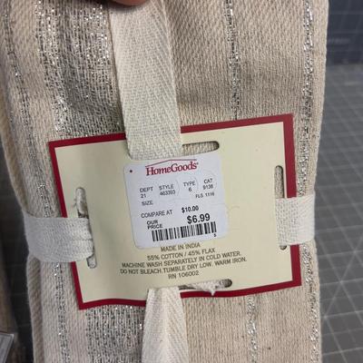 New NICE! Holiday Glittery Napkins