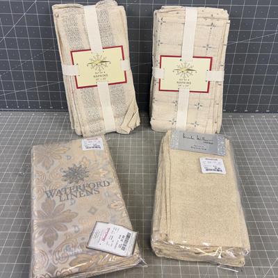 New NICE! Holiday Glittery Napkins