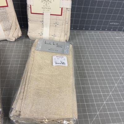 New NICE! Holiday Glittery Napkins