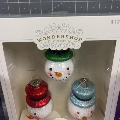 SHOW MAN Ornaments and Night Lights