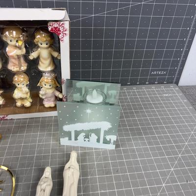 All the NATIVITIES, it’s the Reason for the Season. 