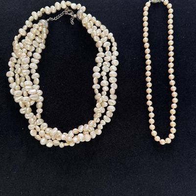 Costume pearl necklace lot