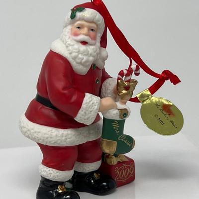 2009 Danbury Mint Annual Santa Ornament
