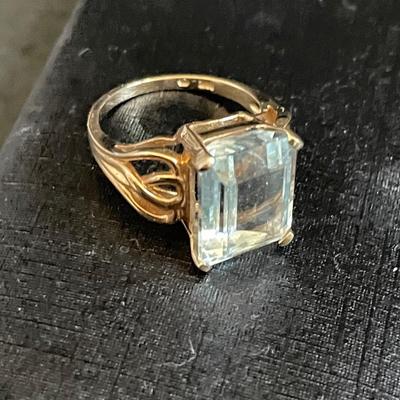 Vintage 14K Gold Aquamarine Sz. 6