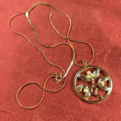 14K Gold Chain with Unmarked Pendant Necklace