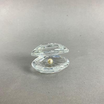 D752 Swarovski Crystal Clam Shell with Pearl