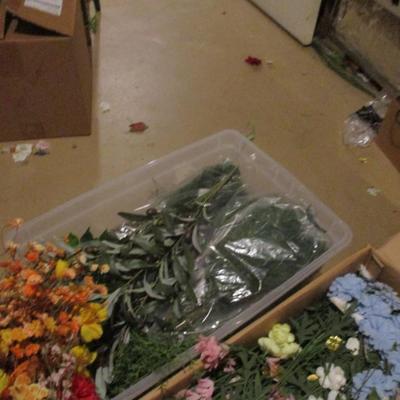 Artificial Flowers For Home Decor Or Crafting Lot T