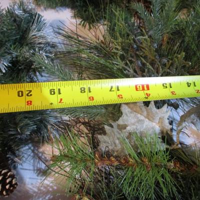 Holiday Wreaths & Table Decor Lot 84