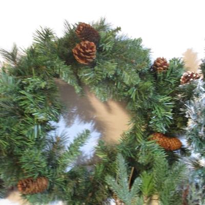 Holiday Wreaths & Table Decor Lot 84