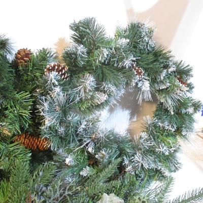 Holiday Wreaths & Table Decor Lot 84