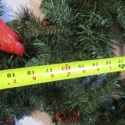 Holiday Wreaths & Table Decor Lot 84