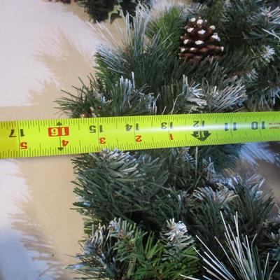 Holiday Wreaths & Table Decor Lot 84