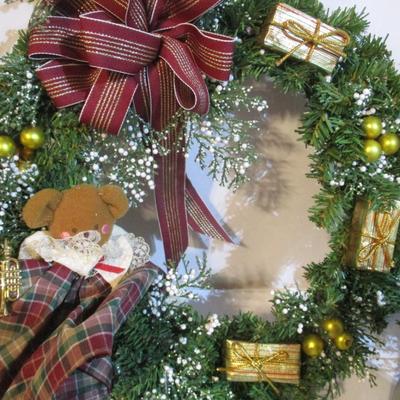 Holiday Wreaths & Christmas Tree Ornaments Lot 85