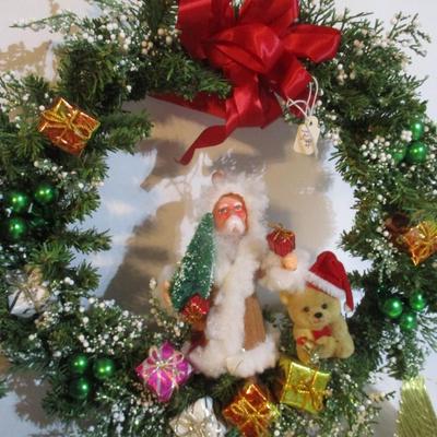 Holiday Wreaths & Christmas Tree Ornaments Lot 85