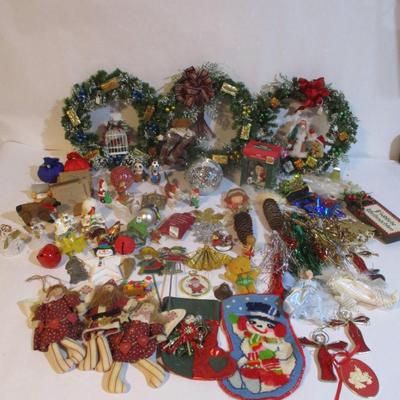 Holiday Wreaths & Christmas Tree Ornaments Lot 85