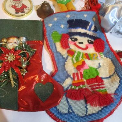 Holiday Wreaths & Christmas Tree Ornaments Lot 85